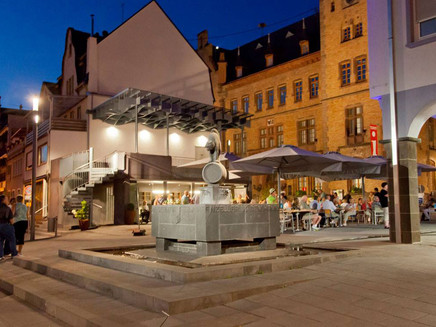 Market square / Zeller Schwarze Katz Fountain, Zell (Mosel)